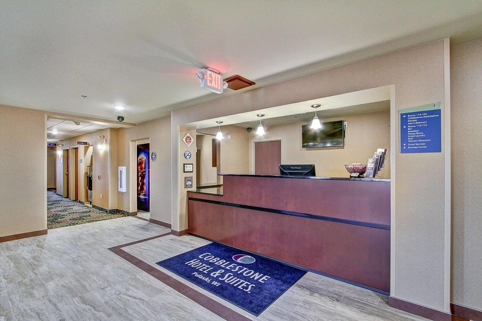 Cobblestone Hotel & Suites Pulaski/Green Bay Exterior photo