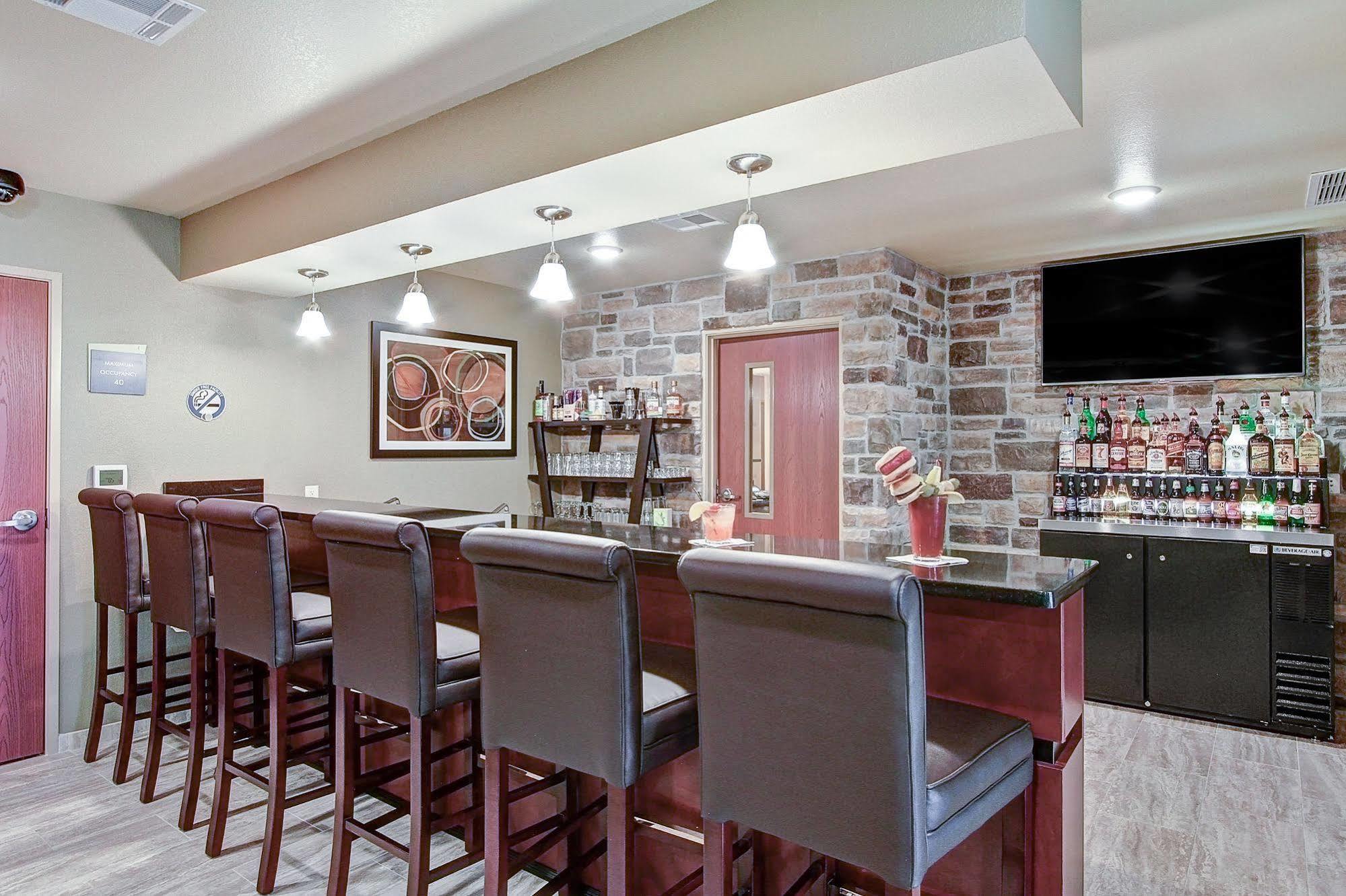 Cobblestone Hotel & Suites Pulaski/Green Bay Exterior photo