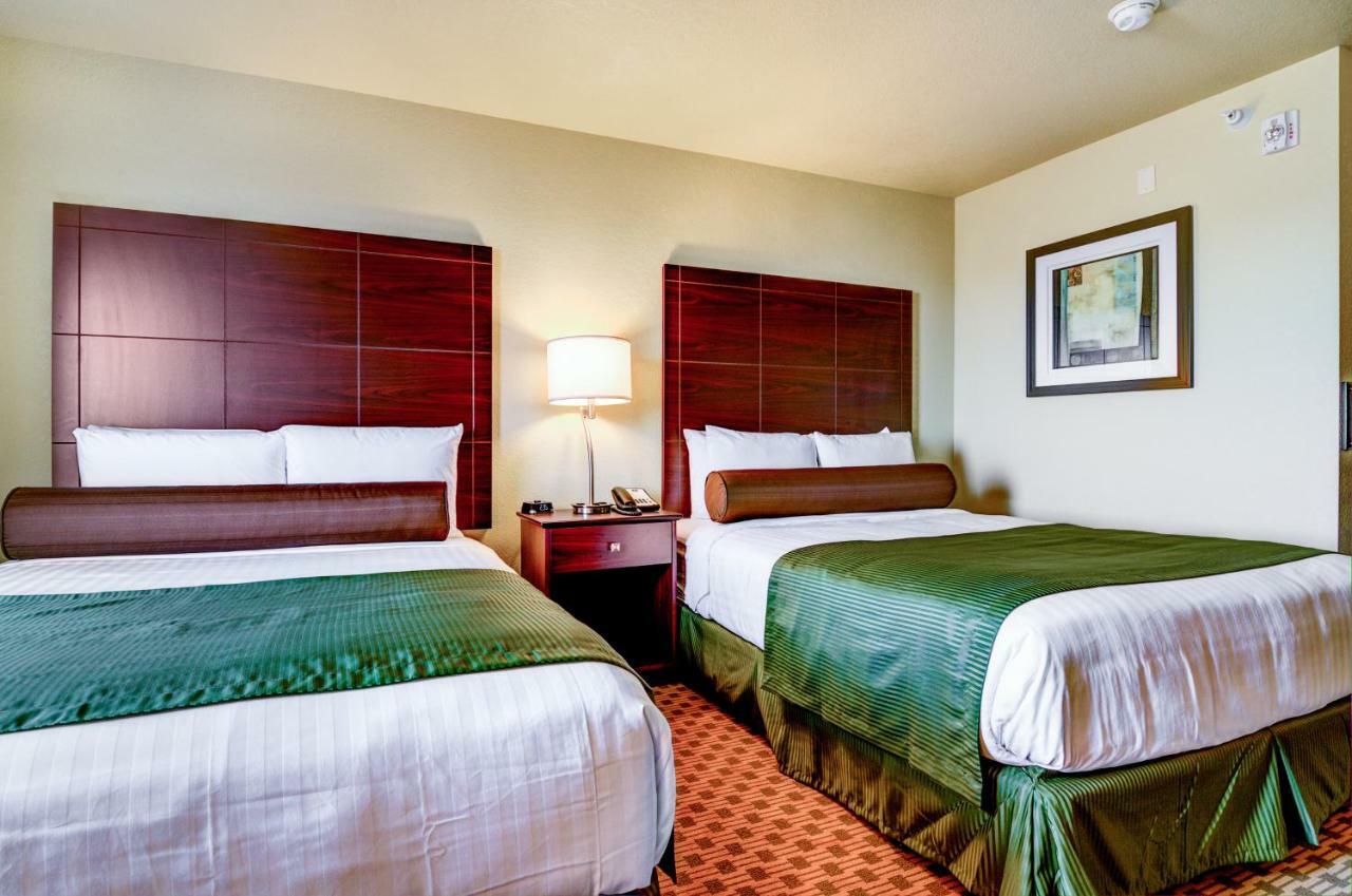 Cobblestone Hotel & Suites Pulaski/Green Bay Exterior photo